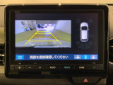 リバースギアに入れるだけで後方の表示へ切り替わります。夜間や雨の日の駐車も楽になりますよ。