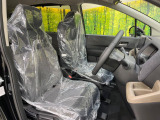 運転席シート廻りは使用感も少なく、良好な状態となっています。前オーナー様が丁寧に使っていたことがよくわかりますね。