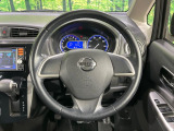 【純正革巻きステアリング】上質な革を使用することで、手にしっかり馴染みとても運転しやすいハンドルです♪