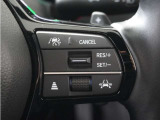 ◆アダプティブクルーズコントロール◆予め設定した車速内でクルマが自動的に加減速。前走車との適切な車間距離を維持しながら追従走行します。【LKAS】車線維持支援システムでステアリング操作を支援。