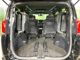 普段のお買い物や通勤、送迎等に十分な荷室スペースを確保しております。セカンドシートを倒すと、大きな荷物の積載も可能です♪