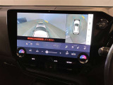 映像で見づらい車両周辺の確認をアシスト。クルマを真上から見ているような映像を表示。 運転席から確認しにくい車両周囲の状況を把握。