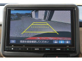 バックモニター付ですので、車庫入れも駐車もラクラクです。