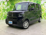 角を抑えた親しみやすいフロントと、すっきりまとまったボディが印象的です。黒い車体に明るいホイールが映え、街中でも存在感のある佇まいをお楽しみいただけます。