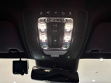 メルセデス・ベンツの定める厳しい基準をクリアしたお車のみをご案内させて頂きます。納車前整備はメーカー規定に基づき100項目以上にも及ぶ点検を熟練のメカニックによって行いご納車させて頂きます。