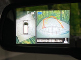 【アラウンドビューモニター】専用のカメラにより、上から見下ろしたような視点で360度クルマの周囲を確認することができます☆死角部分も確認しやすく、狭い場所での切り返しや駐車もスムーズに行えます。