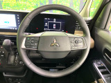 【ステアリングヒーター】冬場に冷たくなりやすい革巻きステアリングを、スイッチ一つで素早く適温に!エアコンよりも早く温まってくれるので、寒い日の運転も快適になりますね♪