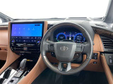 運転席まわりです。 各操作スイッチは使いやすい位置に配置されてます。