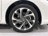 タイヤサイズは225/45R17でアルミ付きです。