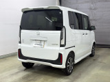 Honda SENSING装着車です。衝突を予測してブレーキをかけたり、前のクルマにちょうどいい距離で走行できる多彩な安心・快適機能を搭載した支援システムがドライバーをサポート。