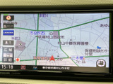 地図画面には周辺の道路や施設名が表示され、現在地周辺を確認しながら目的地までの移動をサポートします。縮尺表示も備わり、見たい範囲に合わせて地図を確認しやすい仕様です。