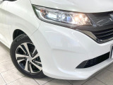 【LEDヘッドライト】悪天候や夜間走行時も良好な視界を確保し安心して運転できる高輝度LEDヘッドライトを装備!点灯速度が早く、消費電力も抑えられています。