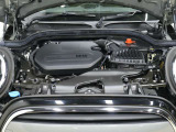 1.5リッター直列3気筒ディーゼルターボエンジン、振動が少なく快適に乗れます。またトルクが太くスムーズに加速ができ高速の合流も楽です。燃費にも貢献します!!