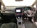 車内は光触媒抗菌消臭施工済です。スタイリッシュなデザインでスポーティなインパネ周りを演出します。グローブボックスやカップホルダーのほかにトレーなどたくさんの収納スペースが付いています。