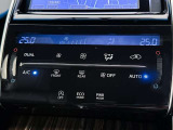 デュアルオートエアコンで運転席、助手席それぞれお好みの温度設定で快適に!