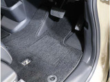 運転席フロア。体格を問わず心地よいドライビングポジションがとれるよう各ペダルが配置されています!