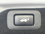 【パワーバックドア】スマートキーや運転席のボタンを押すだけでリアゲートが自動で開閉します!荷物を持っている時や、高い位置にあるバックドアを閉める際に便利な機能です♪