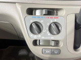 寒い冬も暑い夏も全席に快適な空調を届けてくれる、ダイヤル式エアコンを装備♪