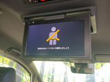 【フリップダウンモニター】大画面モニターで後席でもエンタメをお楽しみいただけます。小さなお子様にも大人気の装備です♪