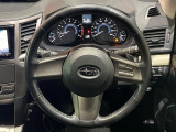 【純正革巻きステアリング】上質な革を使用することで、手にしっかり馴染みとても運転しやすいハンドルです♪
