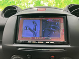 画面にテレビ番組の映像が表示され、停車中にテレビや映像を楽しめます。画面が中央に配置され、操作部も近くにまとまっているため、停車時の利用時に内容を確認しやすい装備です。