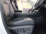 パワーシート搭載。微妙な調整が手軽にでき、ピッタリなポジションで運転することが可能です。