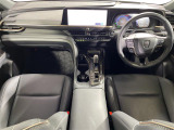 クラウンスポーツ 2.5 Z E-Four 4WD 本革シート