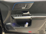 メモリー付き電動シートも装備されておりますのでシート位置を3パターン記憶できます。