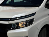 【LEDヘッドライト】悪天候や夜間走行時も良好な視界を確保し安心して運転できる高輝度LEDヘッドライトを装備!点灯速度が早く、消費電力も抑えられています。