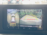 【パノラミックビューモニター】専用のカメラにより、上から見下ろしたような視点で360度クルマの周囲を確認することができます☆死角部分も確認しやすく、狭い場所での切り返しや駐車もスムーズに行えます。