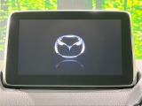 【マツダコネクトナビ】車内の雰囲気にマッチした一体型タイプのナビ。各種車輌設定やBluetooth再生等、様々な機能が楽しめます。直感的なダイヤル操作が可能で、使い勝手も良好です。