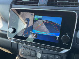 上から丸見えアラウンドビュー!車を真上から見下ろした様な映像を映し出すアラウンドビューモニター。これで車庫入れもラクラク。