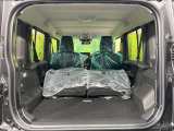 普段のお買い物や通勤、送迎等に十分な荷室スペースを確保しております。セカンドシートを倒すと、大きな荷物の積載も可能です♪
