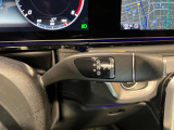 メルセデスベンツでは殆どが電子コラムシフトを採用しており、前進後退の切り替えをスムーズに行うことが出来ます。