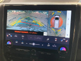 【パノラミックビューモニター】専用のカメラにより、上から見下ろしたような視点で360度クルマの周囲を確認することができます☆死角部分も確認しやすく、狭い場所での切り返しや駐車もスムーズに行えます。