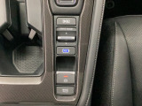 【電子制御パーキング+ブレーキホールド】便利なスイッチ式のサイドブレーキ!停車中にブレーキペダルを踏み続けなくても自動的にブレーキを保持する機能も搭載♪