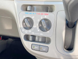 寒い冬も暑い夏も全席に快適な空調を届けてくれる、ダイヤル式エアコンを装備♪