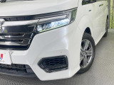 【LEDヘッドライト】悪天候や夜間走行時も良好な視界を確保し安心して運転できる高輝度LEDヘッドライトを装備!点灯速度が早く、消費電力も抑えられています。