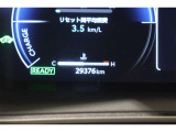質感・形状・色など細部にこだわり大人の感性に響くデザインを追求したほか、メーターを中心とした操作パネルをドライバーに向けて配置するなど運転に集中できるドライバーズ空間を実現しています。