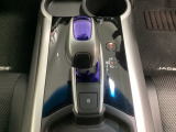 バックでの車庫入れも安心です!リアカメラが付いているバックモニター付のナビ(社外品)を装備しております。操作線もついており距離感も画面から確認できます。