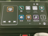 画面にはラジオやテレビ、Bluetoothなどの項目が並び、スマートフォン連携にも対応した表示です。目的に合わせて選びやすく、日々の移動を便利にサポートします。
