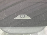 【三菱e-Assist】走行中に前方の車両等を認識し、衝突しそうな時は警報とブレーキで衝突回避と被害軽減をアシスト。より安全にドライブをお楽しみいただけます。