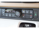 ディーラーオプションの前後ドラレコ装備です。