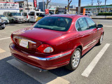 コーナーセンサー付きですので駐車も安心です。