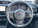 【純正革巻きステアリング】上質な革を使用することで、手にしっかり馴染みとても運転しやすいハンドルです♪