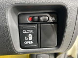 【パワースライドドア】スマートキーや運転席のスイッチでスライドドアの開閉が可能♪電動だから力を入れてドアを開ける必要が無く、小さいお子様でも、重い荷物を持っている時もラクに開け閉めできます♪