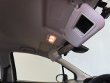レーンディパーチャーアラートとは車線または走路からの逸脱の可能性を警告すると共に、車線または走路からの逸脱を避けるためのハンドル操作の一部を支援する機能です。