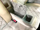 【アームレスト】運転中の身体の負担を軽減してくれるアームレストを装備♪