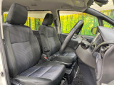 運転席シート廻りは使用感も少なく、良好な状態となっています。前オーナー様が丁寧に使っていたことがよくわかりますね。