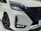 【LEDヘッドライト】悪天候や夜間走行時も良好な視界を確保し安心して運転できる高輝度LEDヘッドライトを装備!点灯速度が早く、消費電力も抑えられています。